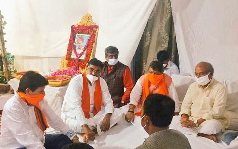 केंद्रीय मंत्री के घर पहुंचे कैलाश विजयवर्गीय और कई मंत्री, जताया शोक