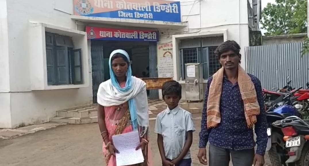 मासूम के हाथ पर बांधा गलत प्लास्टर,परिजनों ने पुलिस से की डॉक्टर की शिकायत