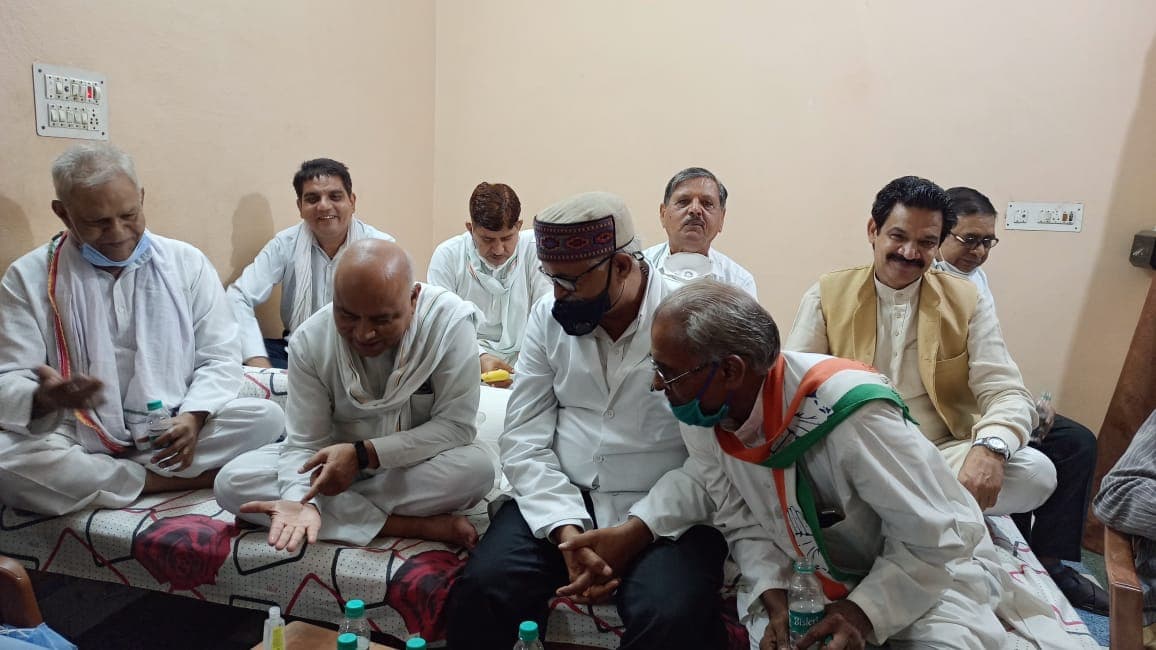 पूर्व मंत्री ने प्रशासन और सरकारी विभागों पर लगाए वसूली के आरोप