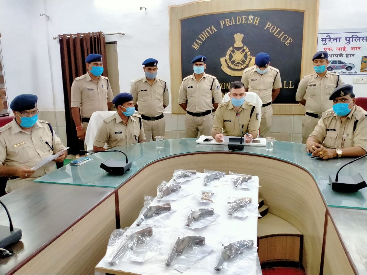 अवैध हथियारों की खेप के साथ आरोपी गिरफ्तार,दस देसी कट्टे और कारतूस बरामद