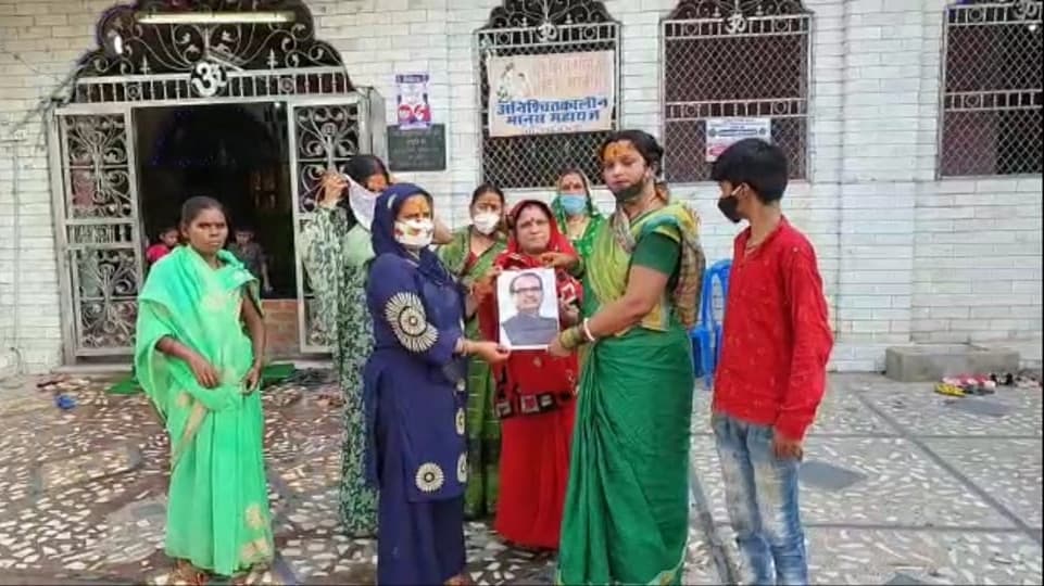 सीएम शिवराज की स्वास्थ्य कामना के साथ भगवान की शरण में पहुंचे कार्यकर्ता,मंदिर में की विशेष पूजा