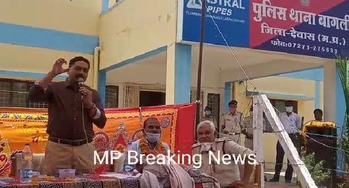 ASI की विदाई में SSP ने दी अनोखी विदाई, गुनगुनाए फिल्मी नगमें