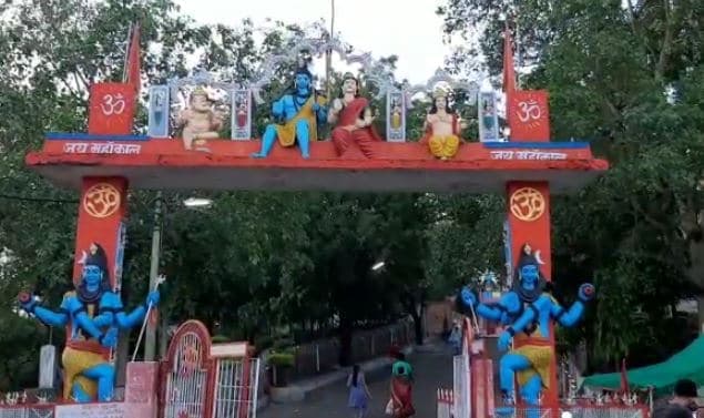 श्रावण के पहले सोमवार शिव मन्दिरों में लगा भक्तों का तांता, मास्क लगा किए दर्शन