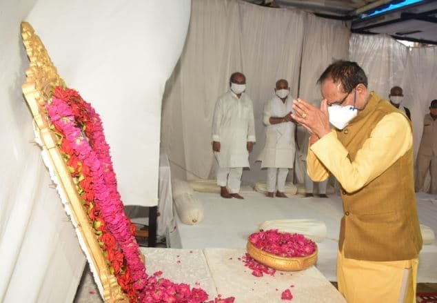 CM शिवराज ग्वालियर पहुंचे, केंद्रीय मंत्री तोमर के भाई को दी श्रद्धांजलि
