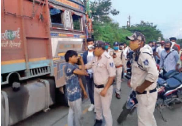 Accident : बेकाबू ट्रक ने एक्टिवा को मारी टक्कर, महिला पटवारी की मौत