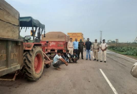 अवैध परिवहन: SDOP की कार्रवाई, 7 ट्रैक्टर-ट्रॉली और एक डंपर जप्त
