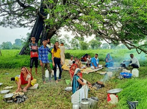 अच्छी बारिश के लिए सुबह बनाई दाल-बाटी और शाम को एक साथ महिलाओं ने की इंद्र की पूजा