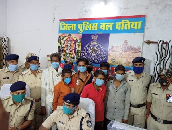 डकैती डालने से पहले 6 हथियारबंद व अलग-अलग कार्यवाही में 6 बदमाश गिरफ्तार