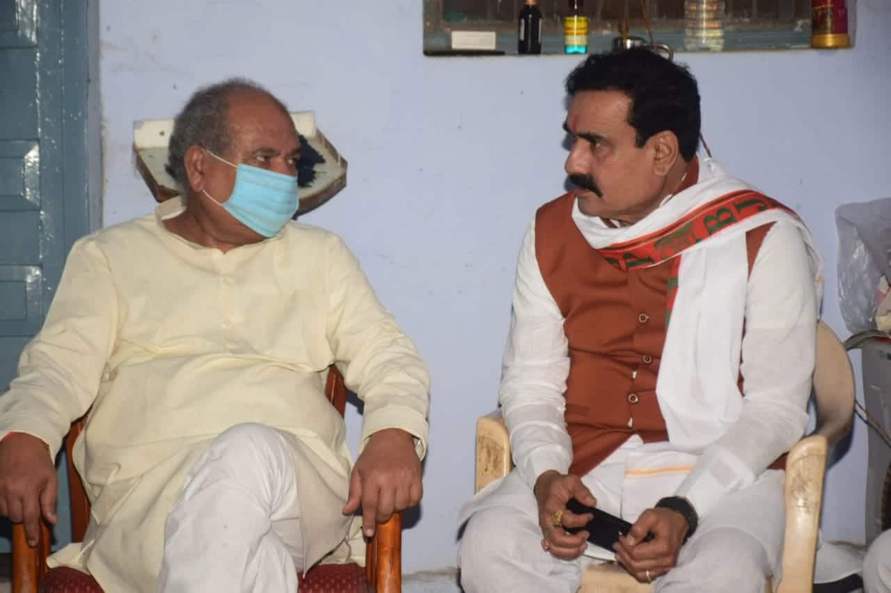 गृह मंत्री डॉ. मिश्रा ने केन्द्रीय मंत्री तोमर के निवास पर पहुँचकर शोक सेवंदनाएं व्यक्त की