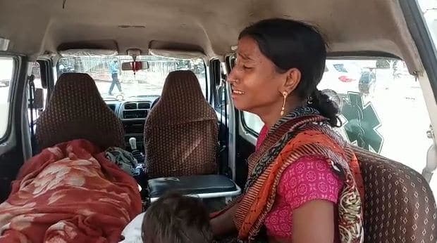 शर्मनाक: पर्चा बनवाने नहीं थे पैसे, अस्पताल की चौखट पर मरीज ने दम तोड़ा