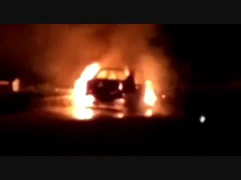 Video Viral: धूं-धूं कर राख हुई कार, फायर फाइटर ने मौके पर पहुँच पाया आग पर काबू