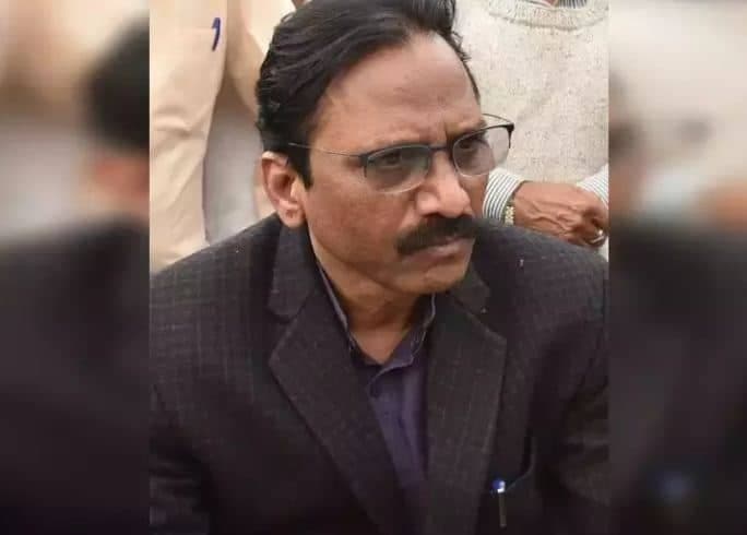 रिटायरमेंट के दिन छलका IAS का दर्द, ‘मुझे कलेक्टर नहीं बनने दिया, स्वाभिमानी अंबेडकरवादी होने की कीमत चुकाई’