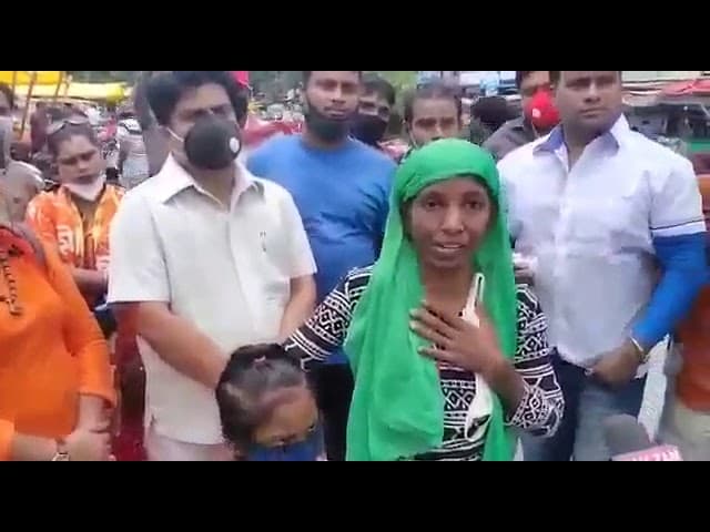 सब्जी बेचने वाली ने प्रशासन को फर्राटेदार अंग्रेजी में सुनाई खरी-खरी, वीडियो वायरल