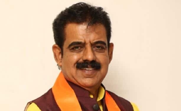 सांसद शंकर लालवानी का दिखा अनोखा अंदाज, कार फंसी जाम में तो स्कूटी से पहुंचे कार्यक्रम स्थल