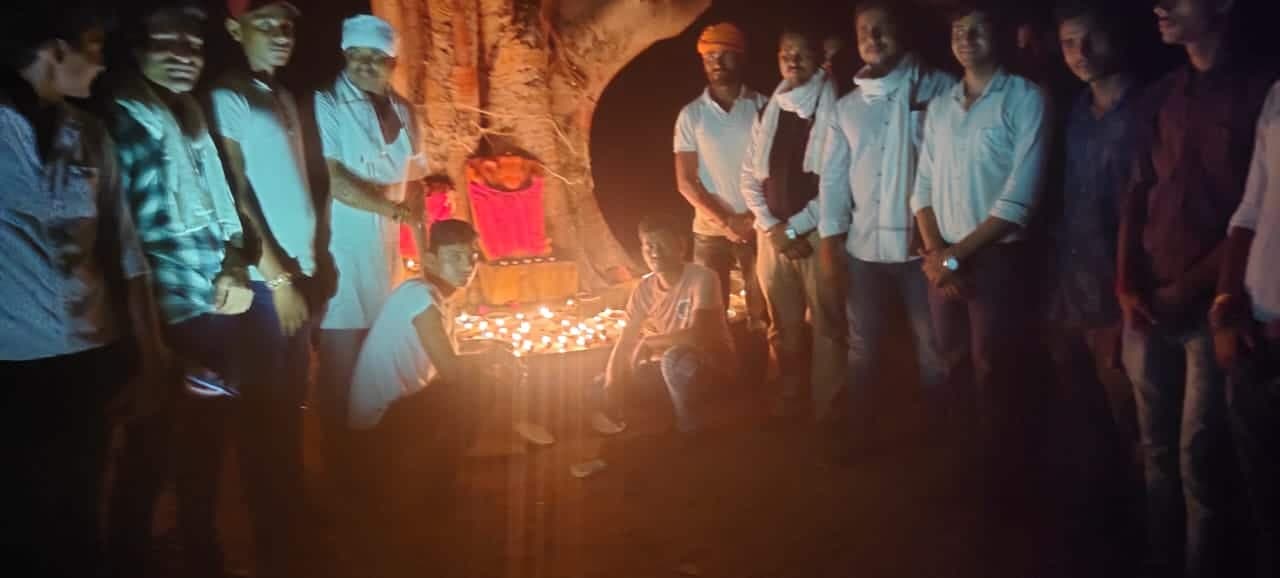 श्रीराम मंदिर की आधारशिला रखे जाने पर हर्षोल्लास, दीप जलाकर खुशी जताई