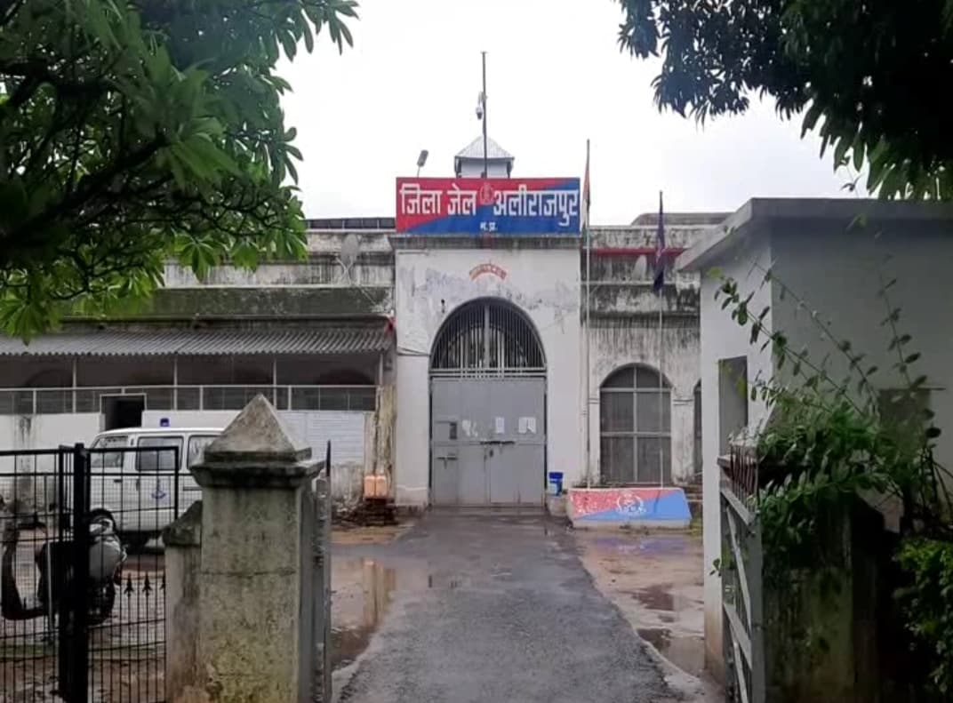 अलीराजपुर जिला जेल में 23 कैदी और 1 प्रहरी कोरोना पॉजिटिव, जिले में हड़कंप