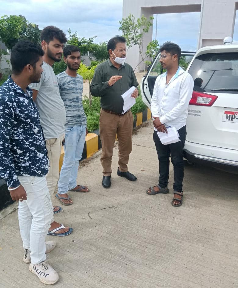 छात्र संगठन ने कुलपति से की विशेष परीक्षा कराने की मांग, ज्ञापन सौंपा