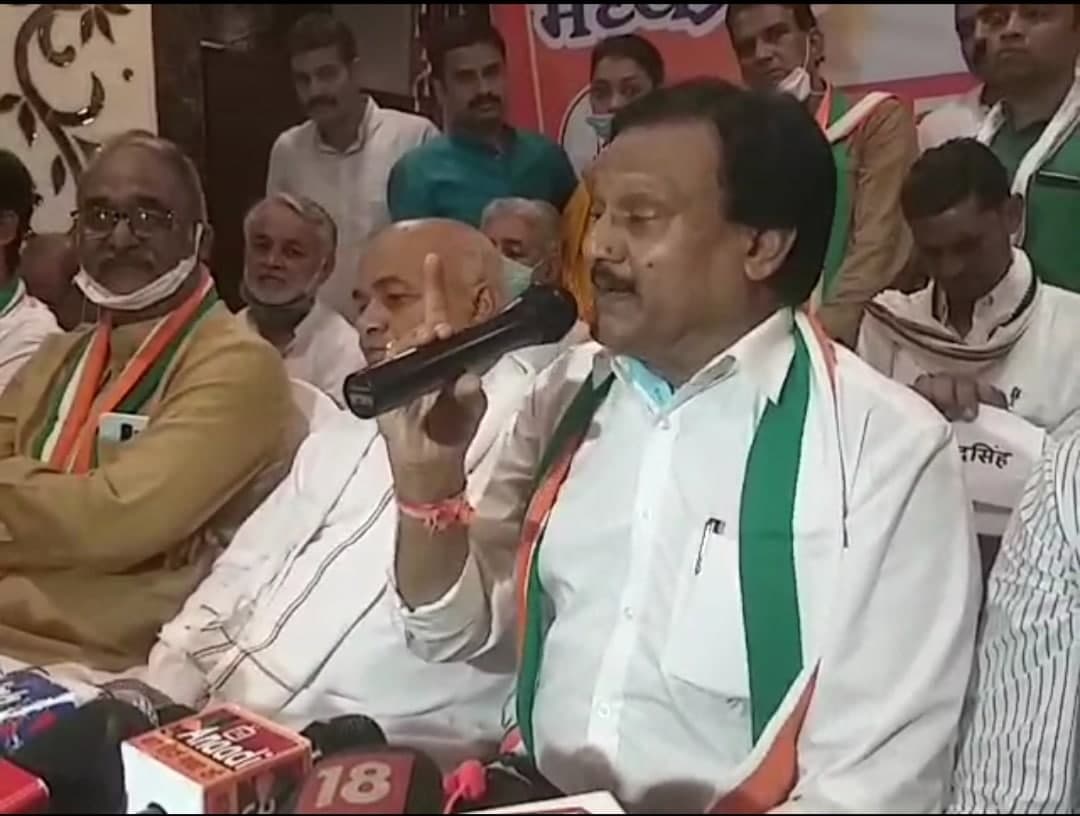 सज्जन वर्मा का “महाराज” पर तंज- “छह महीने बाद लौटे तो ‘श्रीमंत’ से ज्योतिरादित्य हो गए”