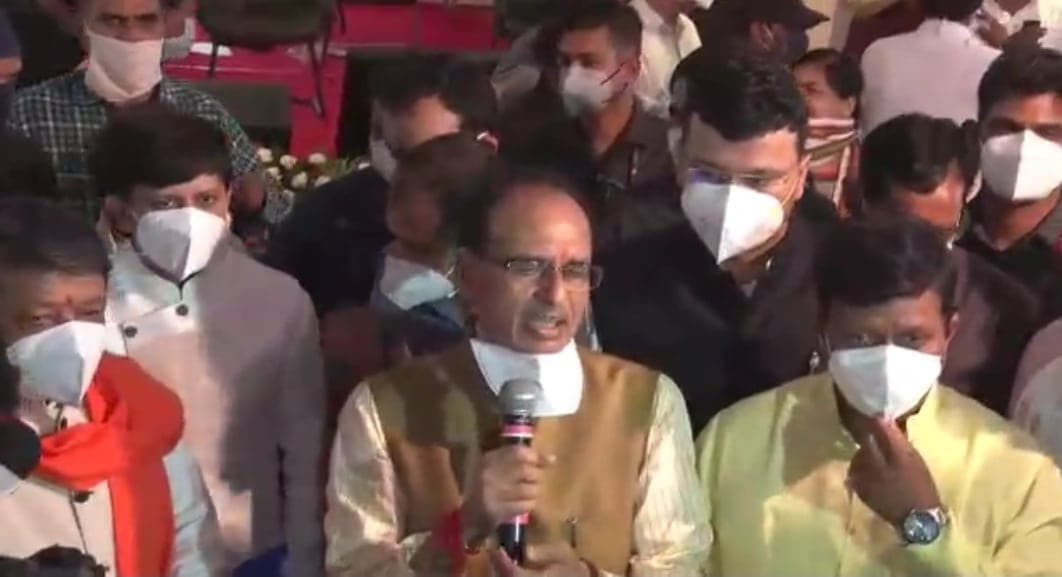 सीएम शिवराज ने की बढ़े हुए बिजली बिल स्थगित करने की घोषणा, भरना होगा सिर्फ 1 माह का बिल