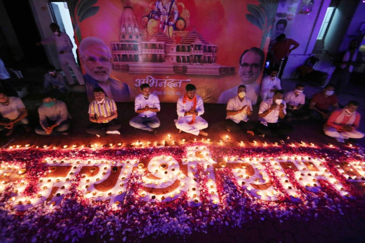 प्रोटेम स्पीकर जलाए दीप, आतिशबाजी के साथ रामलला के स्वागत की तैयारी