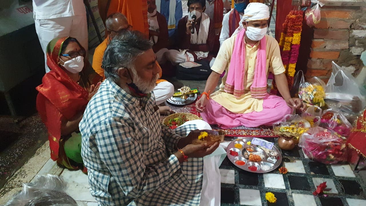 प्रह्लाद पटेल ने की देवी मंदिर में पूजा, कहा- “आज का दिन लंबी प्रतीक्षा के बाद आया”