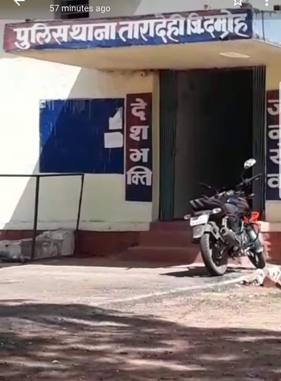 थाने में जब्ती के वाहनों से सामान चोरी का वीडियो वायरल, पुलिस बचाव की मुद्रा में
