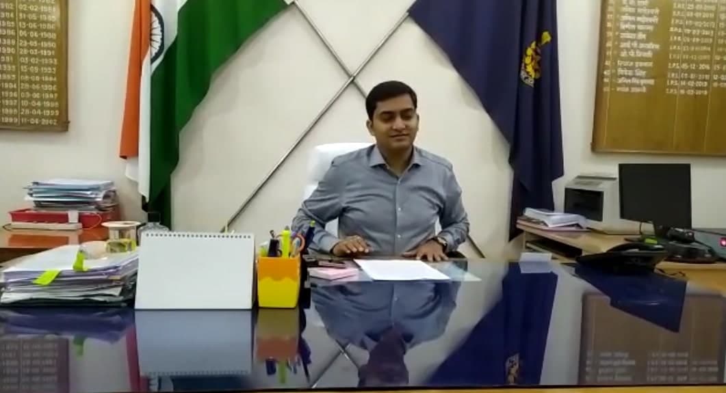 एसपी को सांप ने काटा, जूते में छिपकर बैठा था सांप, हाथ डालते ही मारा फन