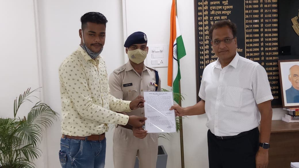 कोरोना काल में ड्यूटी के दौरान शहीद ASI के बेटे को मिली अनुकंपा नियुक्ति