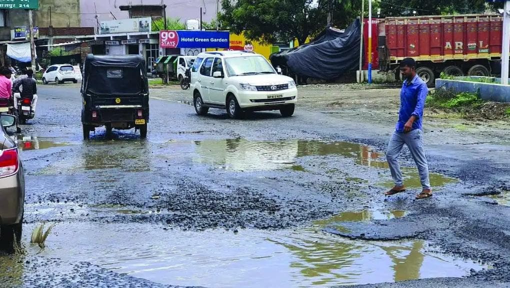 हाईवे की बदहाली को लेकर कांग्रेस ने खोला मोर्चा, गड्ढो को लेकर आंदोलन की चेतावनी