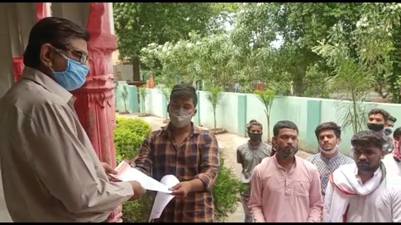 प्रोफेसर को फेसबुक पर पोस्ट लिखना महंगा पड़ा, ABVP ने खोला मोर्चा, निलंबन की मांग