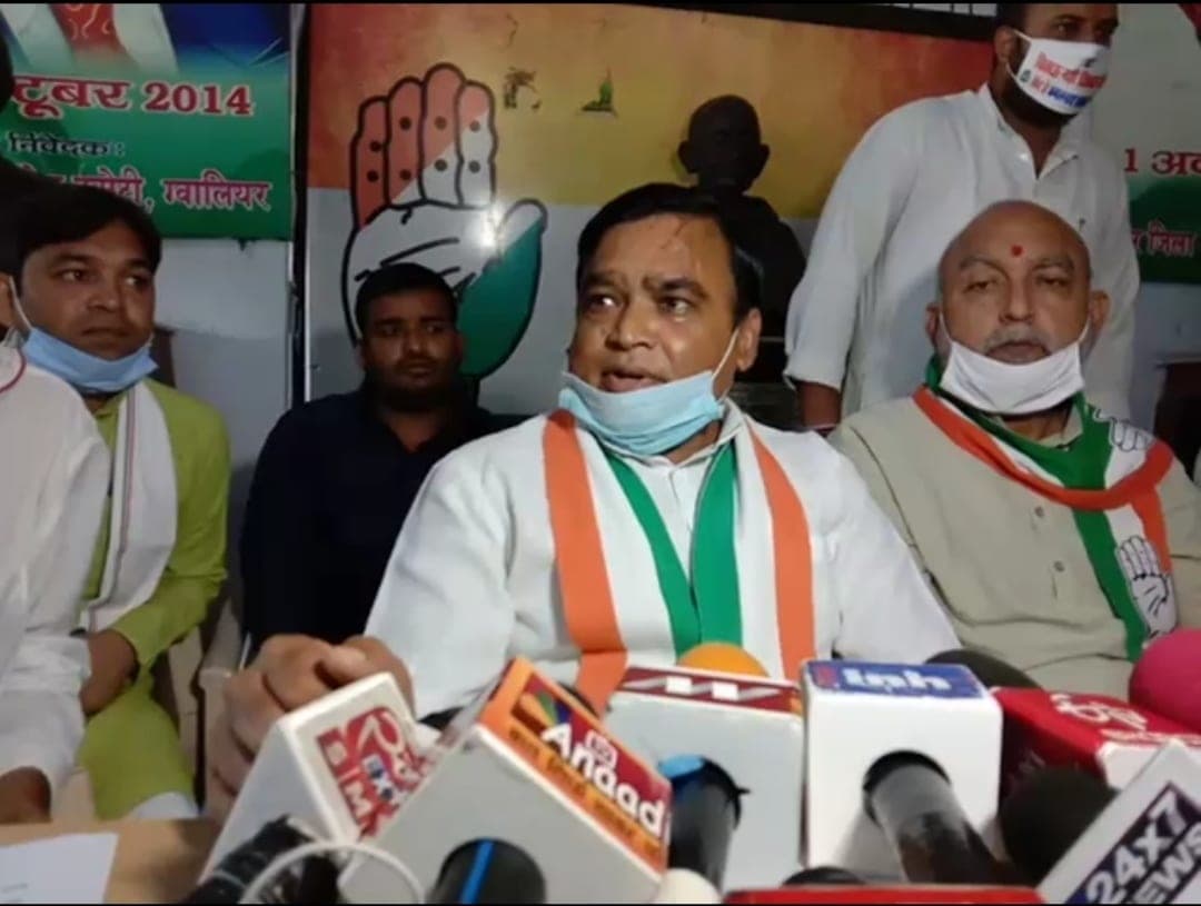 कांग्रेस बोली- “जो भाजपा में गए वो तो कीट पतंगे हैं, मौसम बदलते वापस हो जायेंगे”