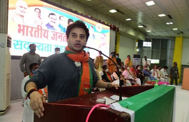 सिंधिया का पलटवार- मेरे आने से कम से कम कांग्रेस नेता घर से बाहर तो निकले