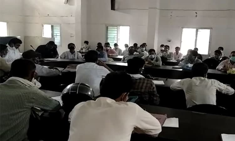 लॉकडाउन के नियमों को ताक पर रखते नजर आए यहां के जनपद सीईओ, कोरोना का दिया बहाना