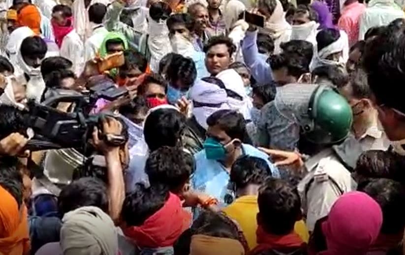 रेप पीड़िता के परिजनों ने किया थाने के बाहर जमकर हंगामा, पुलिस ने जांच का दिया आश्वासन