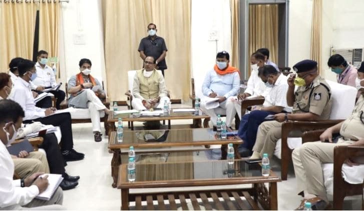 आधी रात CM के सख्त निर्देश- जले हुए ट्रांसफार्मर तुरंत बदलें, ढिलाई बर्दाश्त नहीं