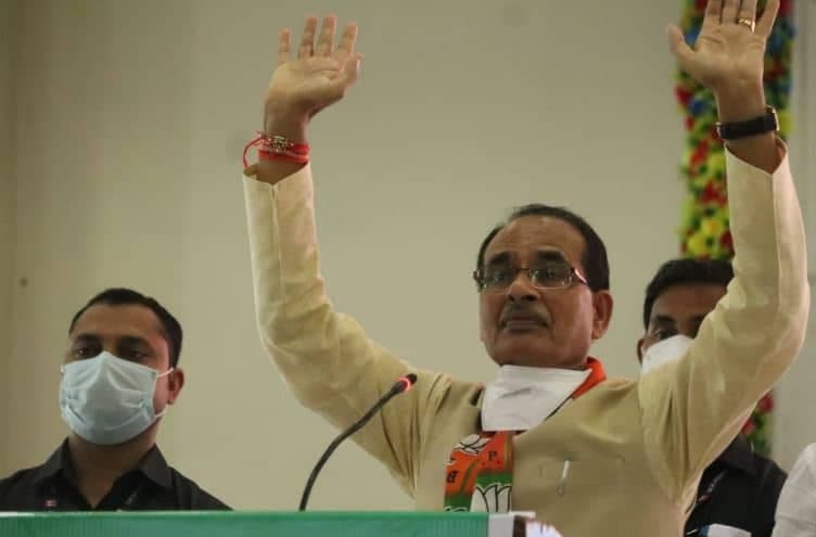 Shivraj Singh Chouhan: सोनिया-राहुल गांधी को लेकर ये क्या बोल गए मुख्यमंत्री शिवराज
