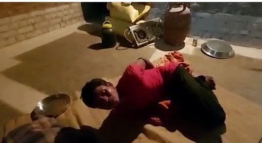 पुलिस का अमानवीय चेहरा आया सामने, बांधे युवक के हाथ-पैर, जानिए पूरी वजह