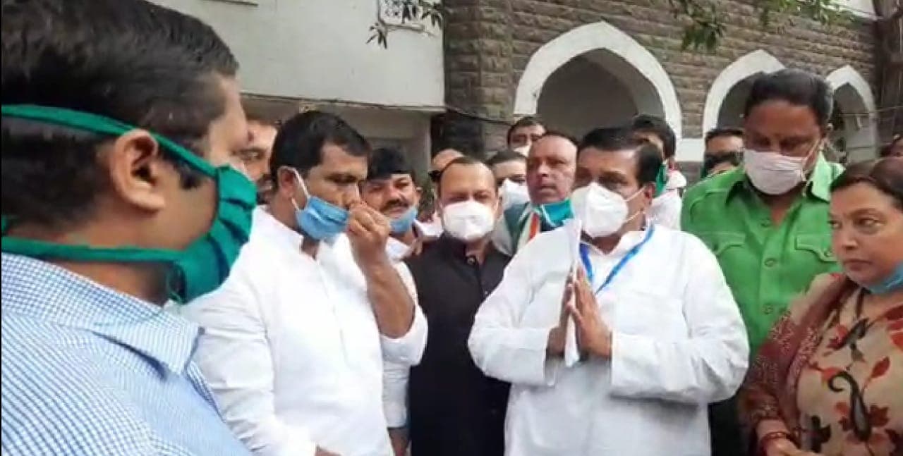 पूर्व मंत्री पटवारी पर एफआईआर के बाद कांग्रेसी हुए उग्र, डीआईजी से मिलकर कि बीजेपी नेताओं के खिलाफ प्रकरण दर्ज करने की मांग