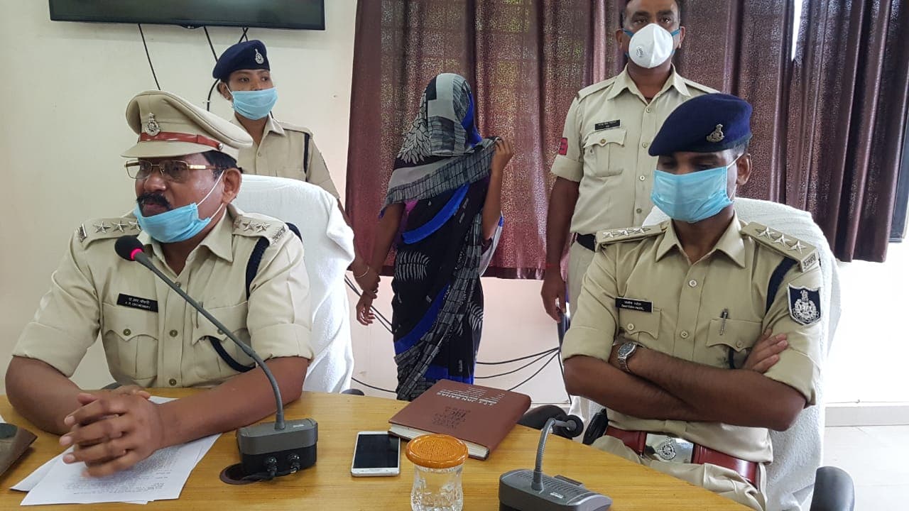 अंधे कत्ल का हुआ खुलासा, मृतक की पत्नी और बेटे ने ही की हत्या, पुलिस ने किया गिरफ्तार