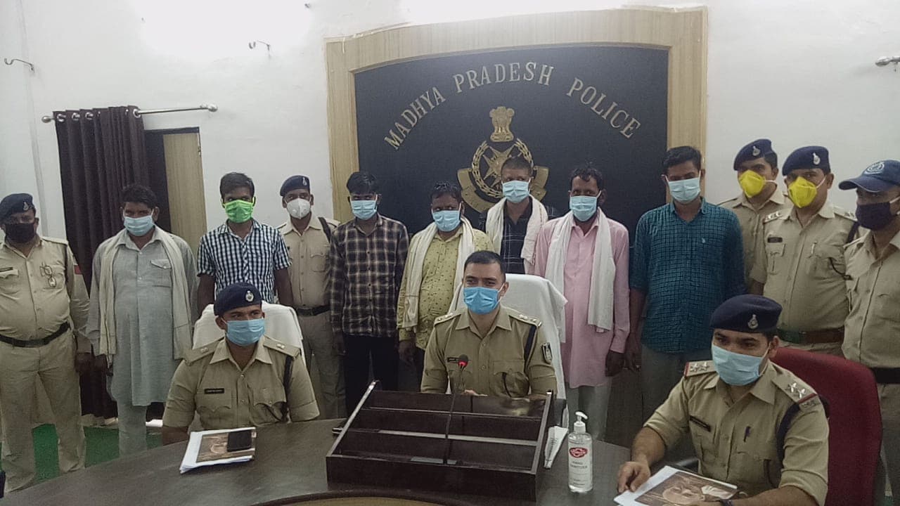 हत्या के मामले में फरार 80 हज़ार के इनामी आरोपियों को किया गिरफ्तार