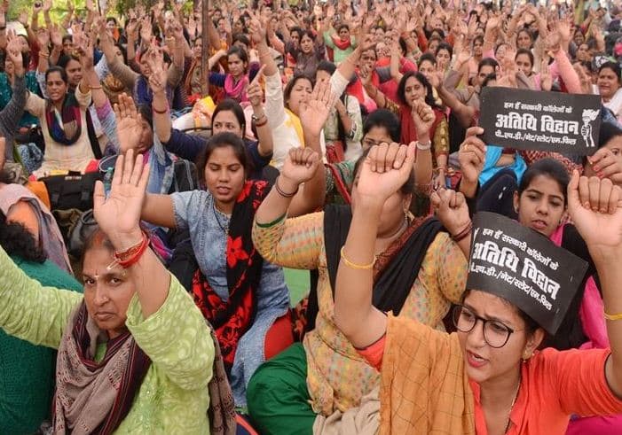 अतिथि विद्वानों को मिला NSUI का साथ, सिंधिया-शिवराज पर साधा निशाना