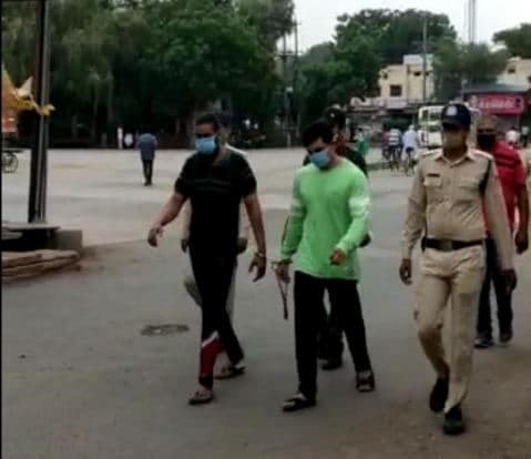 व्यपारी की मौत के जिम्मेदार आरोपियों का पुलिस ने निकाला जुलूस, कोर्ट से भेजा जेल