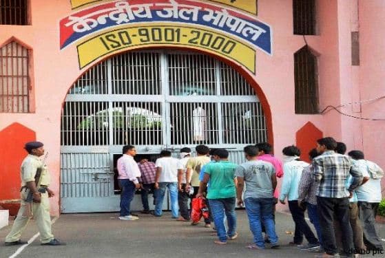 कोरोना का असर: जेलों में कैदियों से मुलाकात पर 31 अक्टूबर तक रोक