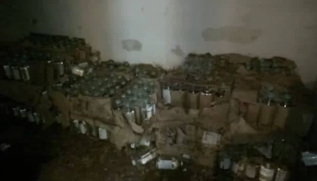 जर्जर मकान में मिला एक्सपायरी डेट की दवाइयों का जखीरा, पुलिस और ड्रग विभाग मौके पर
