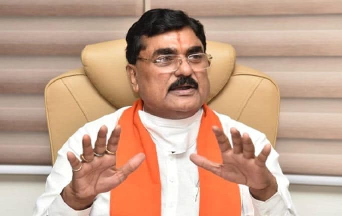 कमल पटेल का सज्जन वर्मा पर तंज, कहा- “खिसियानी बिल्ली खंभा नोंचे”