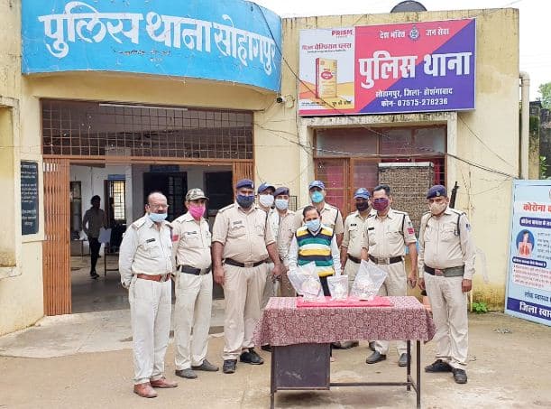 मंदिर से चांदी के मुकुटों की चोरी का सोहागपुर पुलिस ने 24 घंटे में किया खुलासा, आरोपी गिरफ्तार