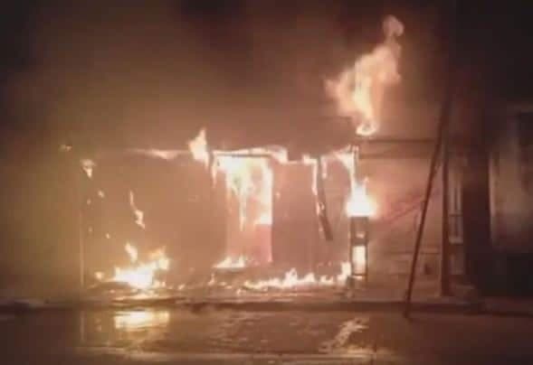 कपड़े की दुकान में लगी भीषण आग, लाखों का सामान जलकर हुआ खाक