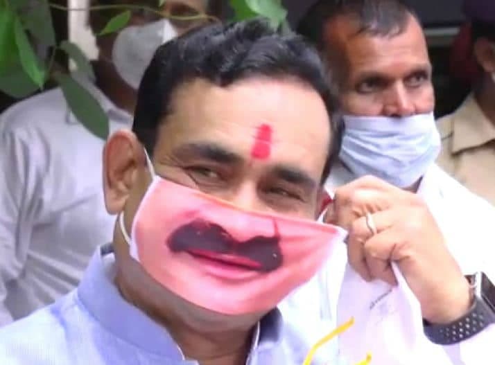 प्रदेश के गृह मंत्री का अलग अंदाज, मास्क भी पहना और चेहरा भी नहीं छिपा