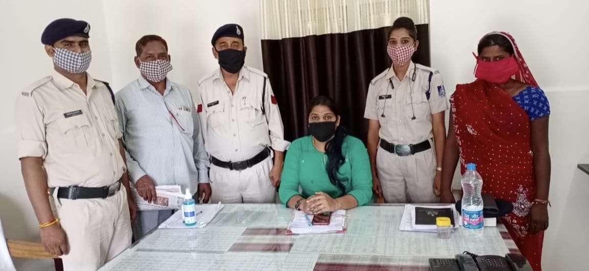 पुलिस ने ईनामी बदमाश को पकड़ा, रेलवे पुलिस के सहयोग से मिली सफलता