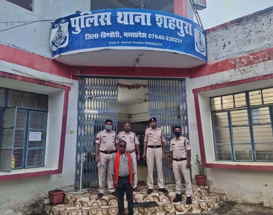बच्चों के भविष्य निर्माता ही बने सट्टाखोर, सट्टा खिलाते प्रभारी प्राचार्य गिरफ्तार
